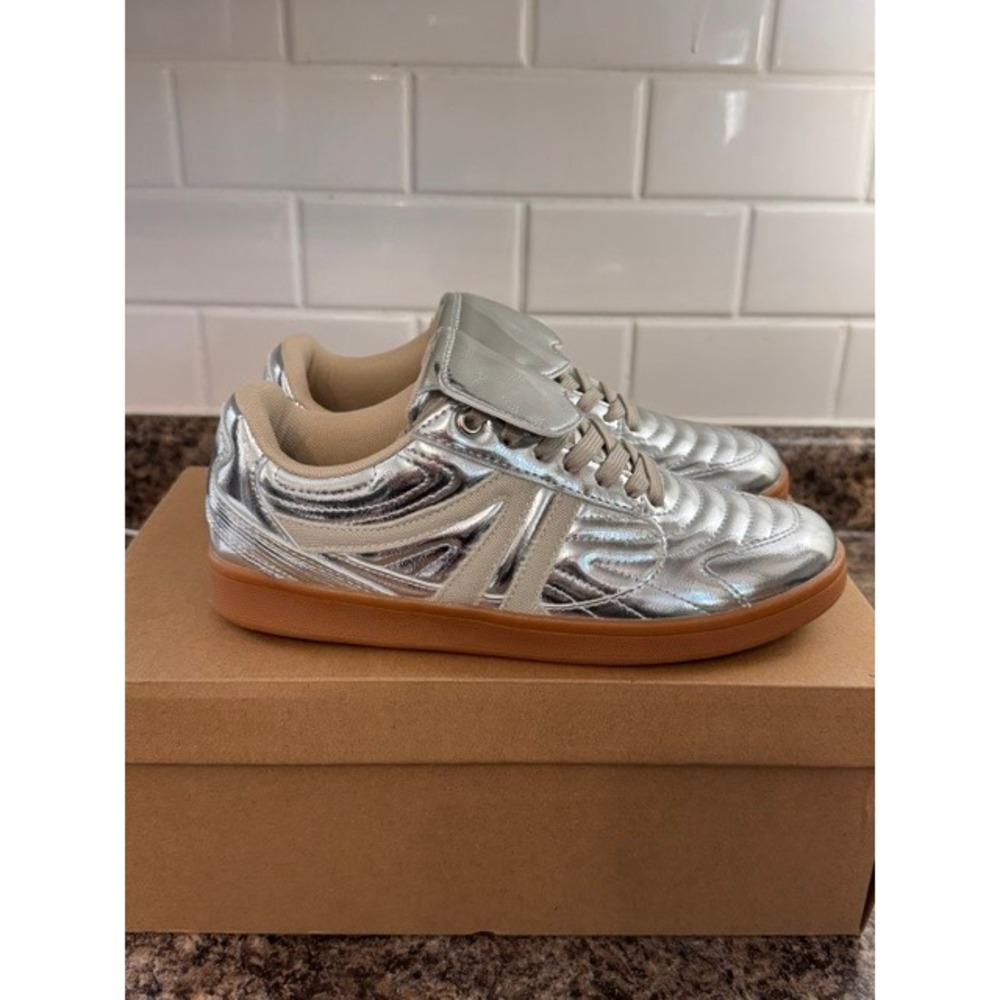 Steve Madden Field Silver Metallic Fold Over Tongue Sneakers Gum Sole Low Top